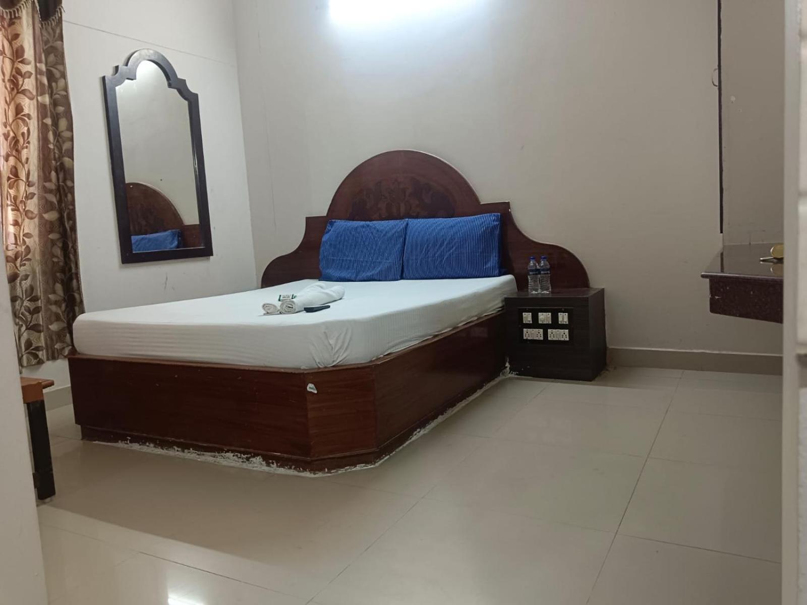 Sree Balaji Hotel - Lodge Kanyakumari Esterno foto