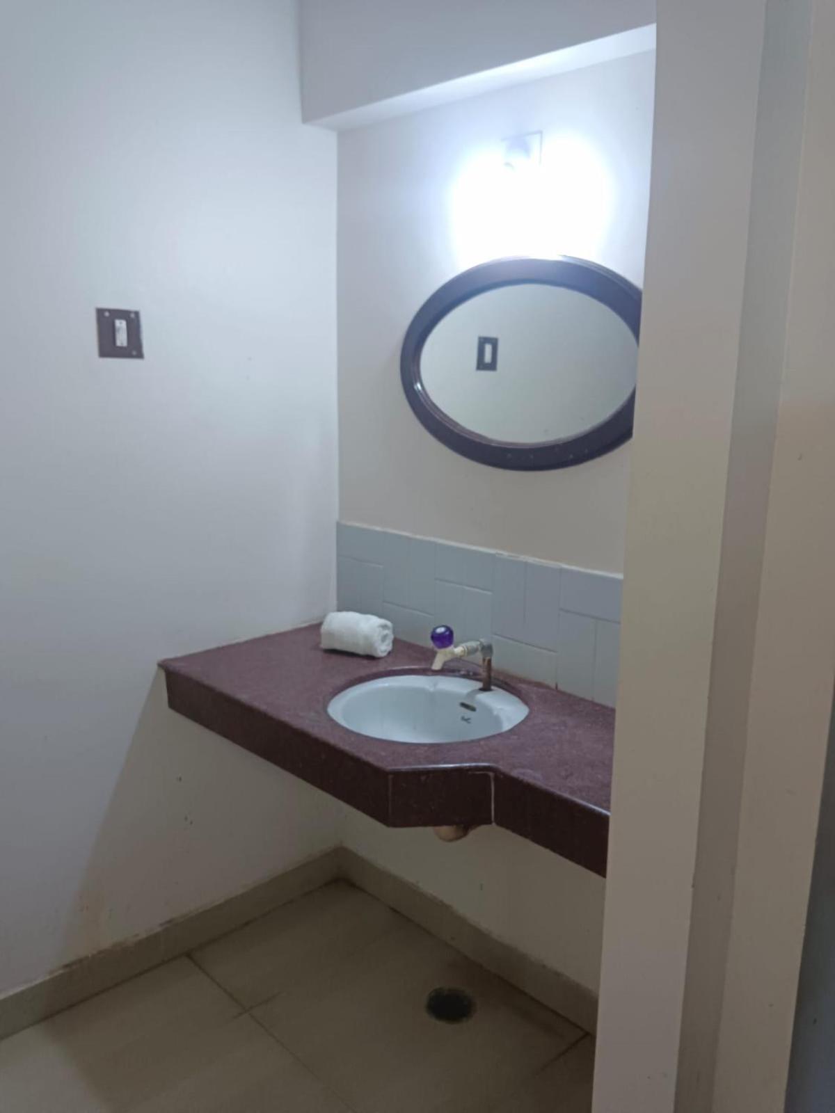 Sree Balaji Hotel - Lodge Kanyakumari Esterno foto